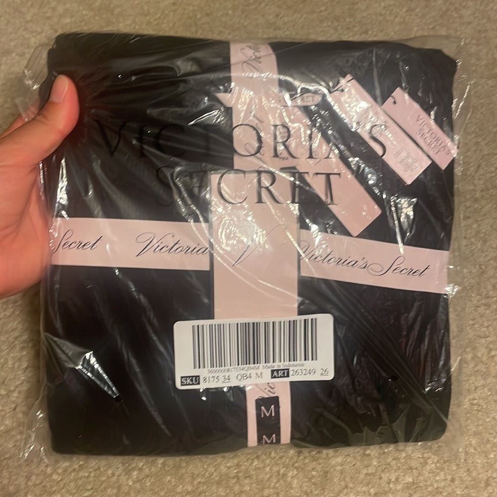 NWT Victoria secret pajama set (thermal) ALL BLACK XL - Picture 5 of 12